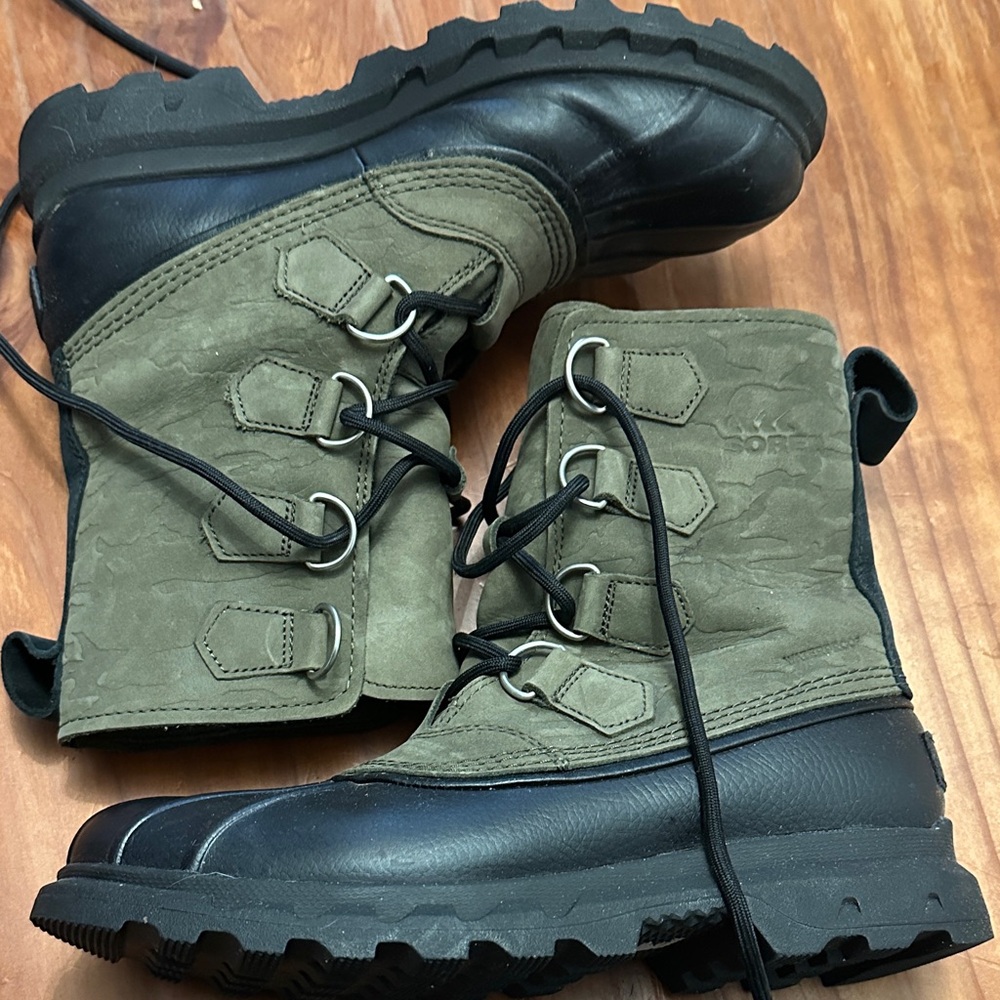 Sorel Olive and Black Lace-Up Boots